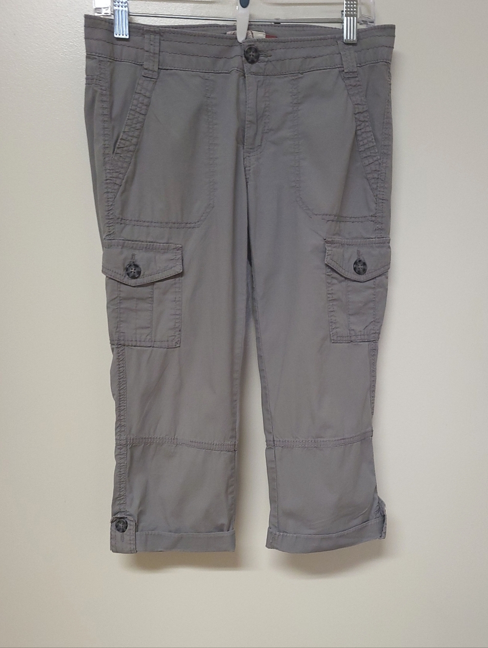 SO Womens Gray Cuffed Cargo Capri Pants